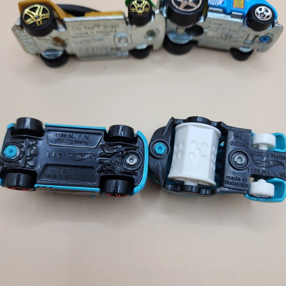 Hot Wheels Diecast Lot 2019 Road Bandit Purple Metallic Yellow - Nice - Picture 5 of 6